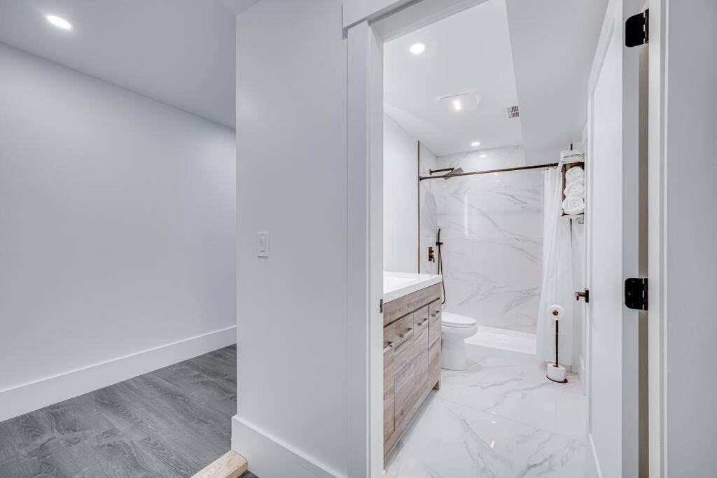 Апартаменты Modern Red Door Haven +5Mins To Boston Milton Экстерьер фото
